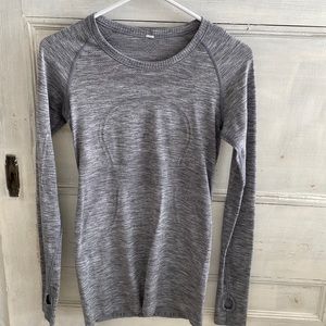Lululemon women’s small lightweight pull over no hood, gray.